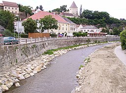 Floden Krems rinner genom staden Krems.