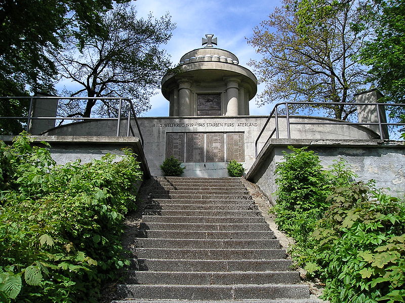 File:Kriegerdenkmal-Gräfenberg-16-05-2005.jpeg