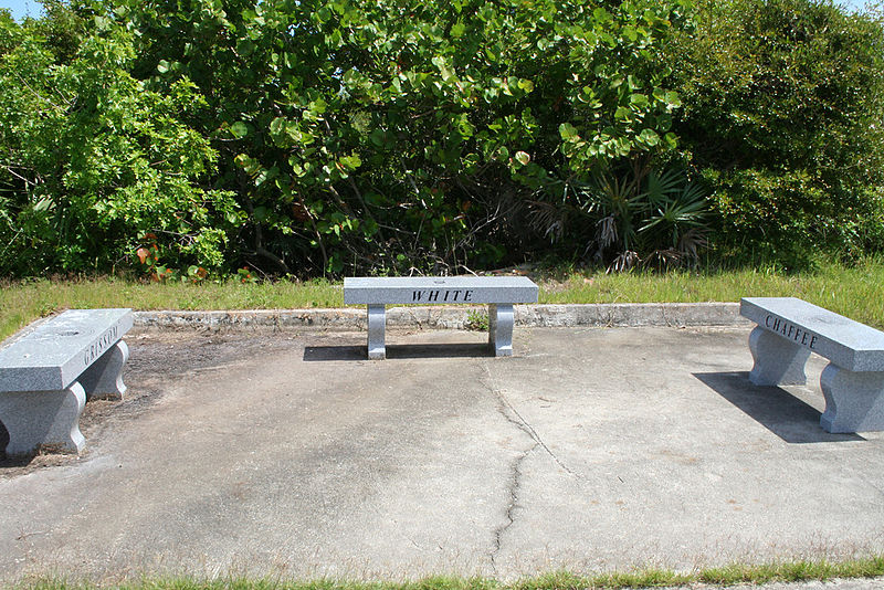 File:LC34 memorial benches.jpg