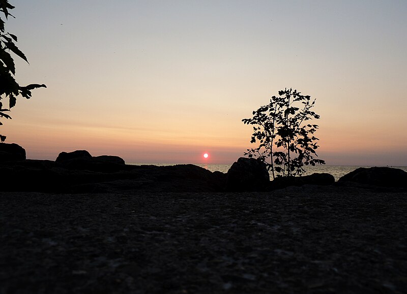 File:Lake Huron Sunset (37404654800).jpg