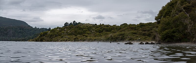 File:Lake Tarawera (32111116643).jpg