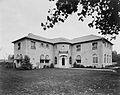 Large L-shaped residence, Colorado, designed by architect Jacques Benois Benedict - De Lux, Denver.jpg