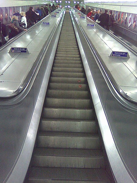 File:London angel tube middle escalator upwards.jpg