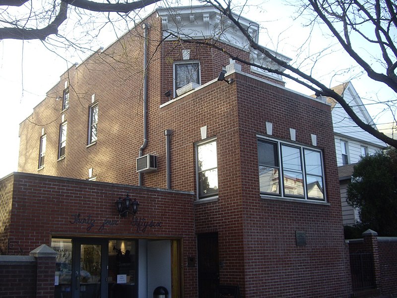 File:Louis-armstrong-house.jpg