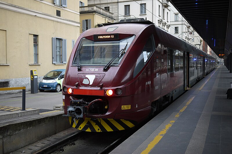 File:Malpensa Express at Milano Cadorna.jpg