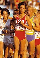 Weltmeisterin Mary Decker (vorne, im Jahr 1984) errang nach ihrem Sieg über 3000 Meter ihren zweiten WM-Titel