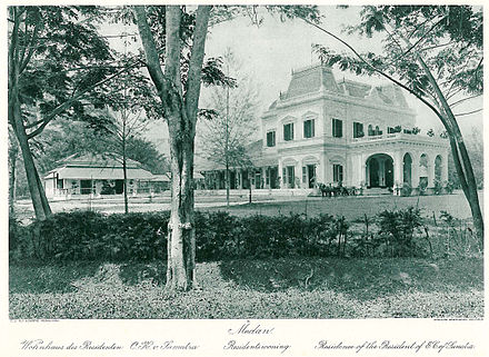 Postcard of the resident's house (governor's) of East Sumatra Medan Wohnhaus des Praesidenten OKv Sumatra.jpg