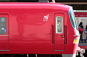 モ1384号の運転台接合部 改造種車の台枠寸法に合わせたため、1200・1800系に比べ乗務員扉と客扉の間が広い。 （2008年4月15日 / 神宮前駅）