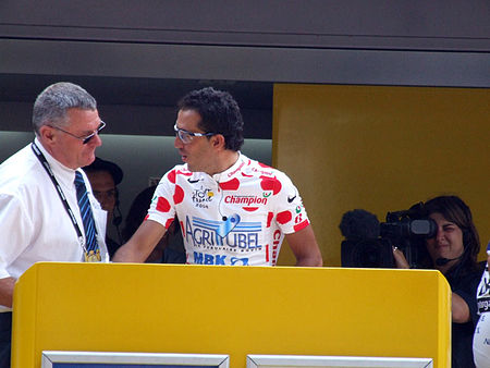 Mercado signing in at the 2006 Tour de France.jpg