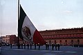 Mexico City-08-Nationalpalast-Einholen der Fahne-1980-gje.jpg