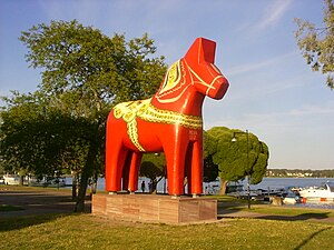 Mora. Världens största dalahäst gjord av trä.