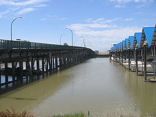 <span class="mw-page-title-main">Moray Bridge</span> Bridge in Richmond