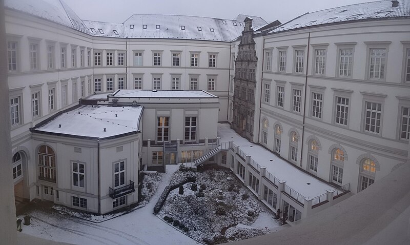 File:Museum für Kunst und Gewerbe Hamburg, ehemaliger Museumshof (H I) von Norden.jpg