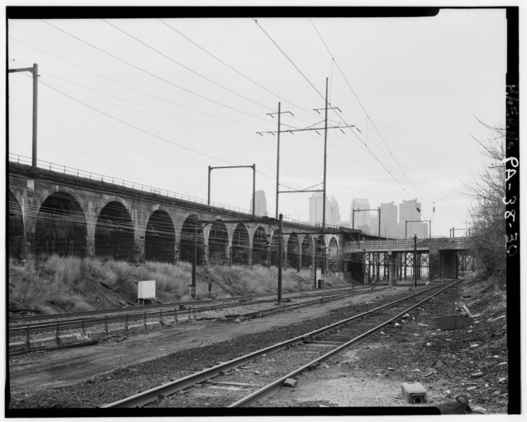 File:NORTH OF SPRING GARDEN STREET, LOOKING SOUTH. - Pennsylvania Railroad, West Philadelphia Elevated, Parallel to Schuylkill River, north of Arsenal Bridge, Philadelphia, HAER PA,51-PHILA,696-30.tif