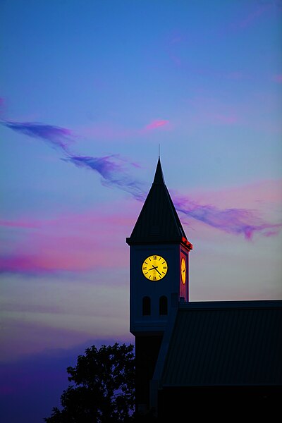 File:NSU clock at night.jpg