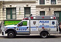 Автомобиль отдела NYPD ESU, используется для перевозки различного снаряжения, начиная от оружия и заканчивая сумками первой помощи (BLS (Basic Life Support), и сумками оказания экстренной (реанимационной) помощи ALS.