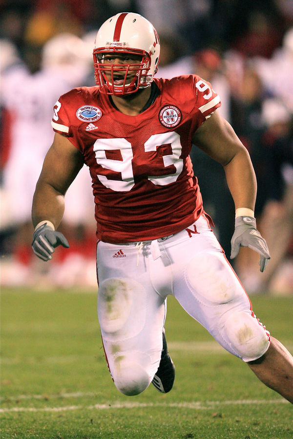 Ndamukong Suh playing in the 2009 Holiday Bowl