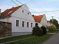 Čeština: Usedlosti v dolní části hlavní ulice English: Houses on the under part of the main street