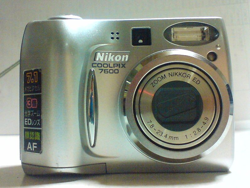 File:Nikon Coolpix 7600.jpg