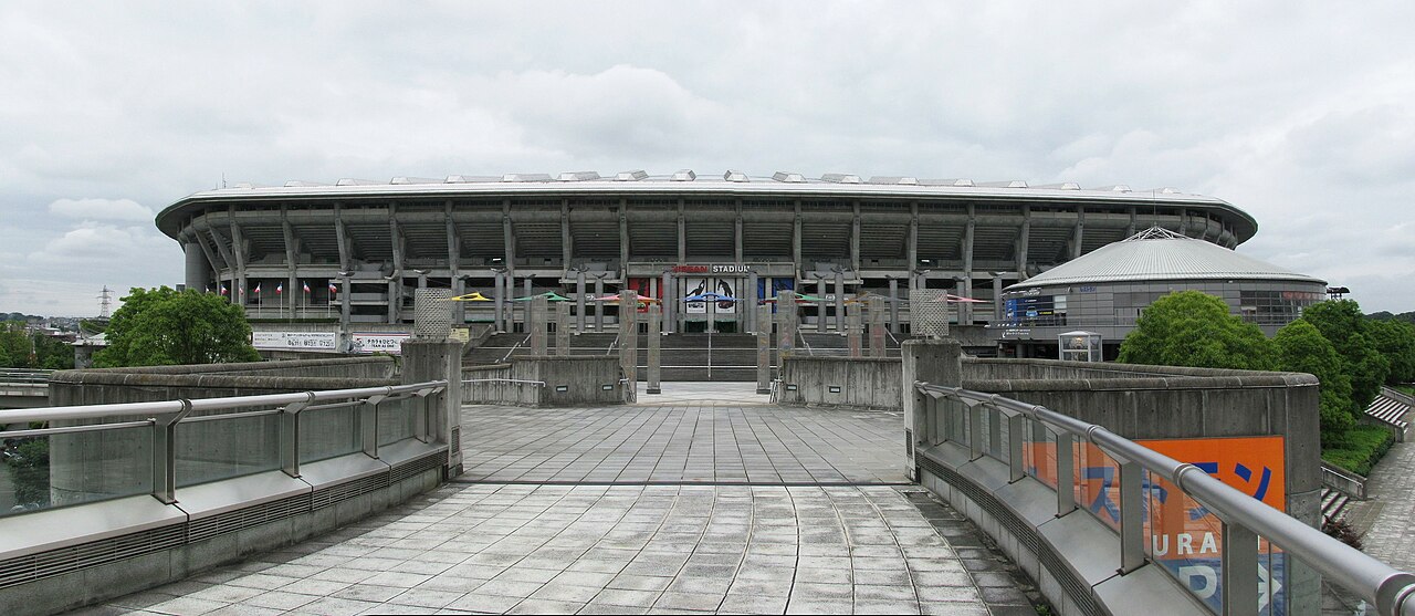 Nissan Stadium - Wikipedia