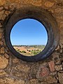 Oculus al capelei de la Notre-Dame de la Serra, la Calvi, Corsica, Franța.