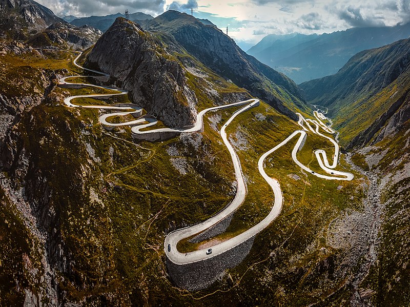 https://upload.wikimedia.org/wikipedia/commons/thumb/6/69/Old_Tremola_Road.jpg/800px-Old_Tremola_Road.jpg