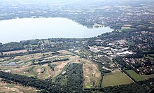 Park der Gärten (unten rechts) und Golfplatz Rostrup (unten links) aus der Luft