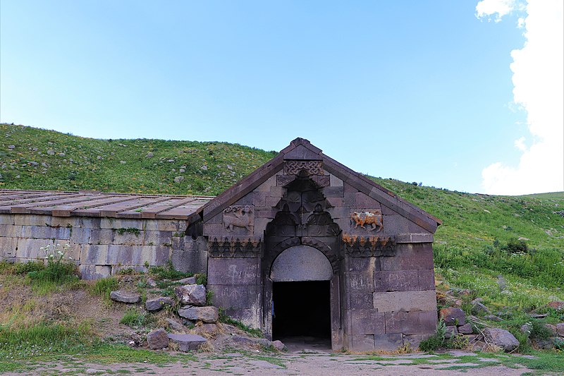 File:Orbelian's Caravanserai 02.jpg