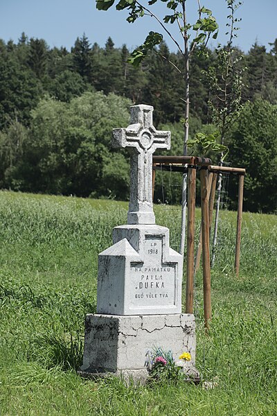 File:Overview of wayside cross of Pavel Dufek near Sudice, Třebíč District.jpg