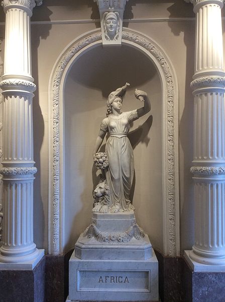 File:Palazzo Ferreria statue 2.jpeg