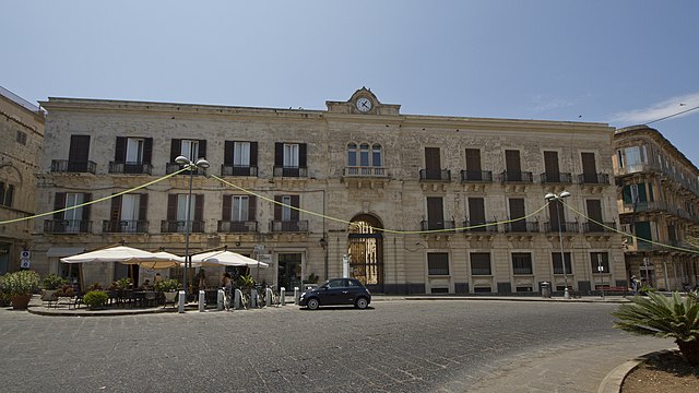 Image: Palazzo dell'orologio, Ortygia, Syracuse, Province of Syracuse, Sicily, Italy   panoramio