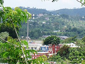 Panorama ze sportovního komplexu Veredas, San Sebastián, Portoriko.jpg