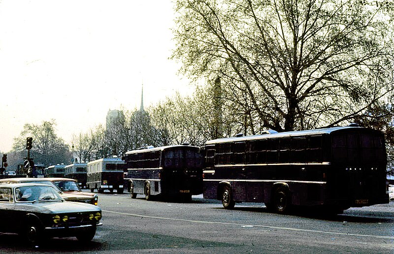 File:París, manifestación 1976 2.jpg