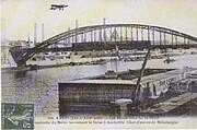 Carte postale ancienne représentant une baignade flottante près du viaduc d'Austerlitz