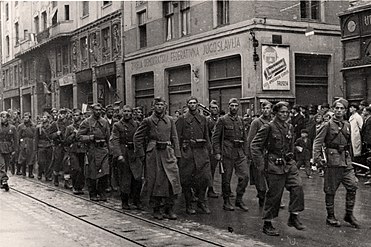 Партизани у ослобођеном Сарајеву, априла 1945.