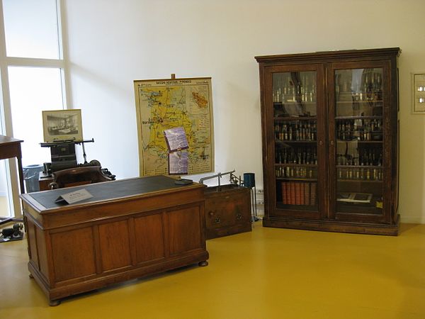 Sabatier's office desk and collection of chemicals at the University of Toulouse