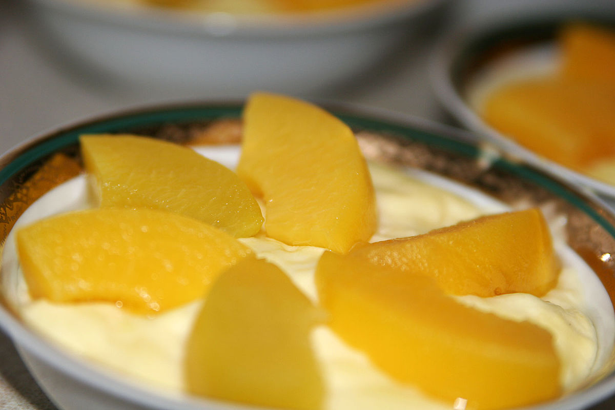 https://upload.wikimedia.org/wikipedia/commons/thumb/6/69/Peach_dessert.jpg/1200px-Peach_dessert.jpg