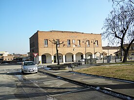 Piazza Madonna S.Luca, palazzina municipale (Bosaro).JPG