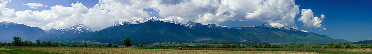 https://upload.wikimedia.org/wikipedia/commons/thumb/6/69/Pirin_pano0.jpg/1185px-Pirin_pano0.jpg