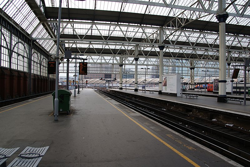 File:Platforms 1 ^ 2, Waterloo Station - geograph.org.uk - 2017922.jpg