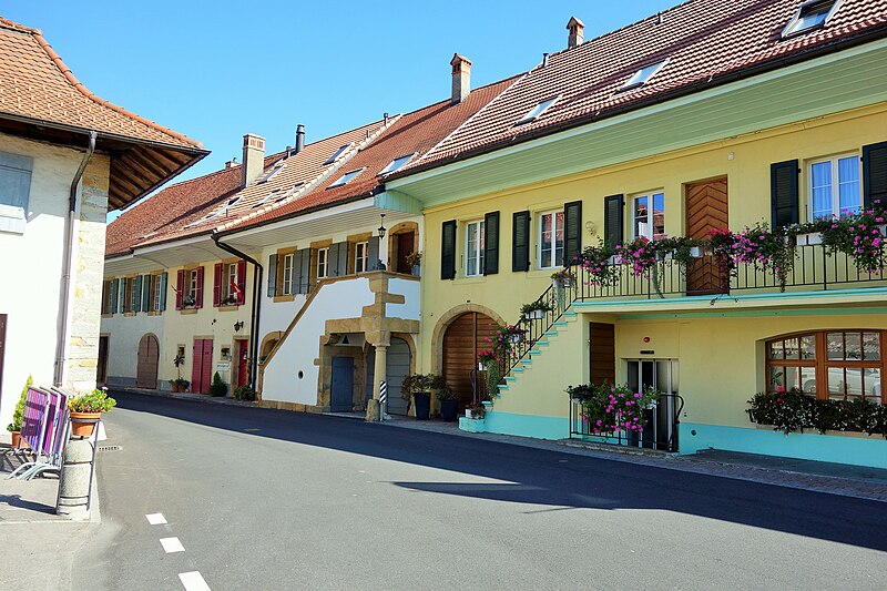 File:Praz Route du Lac.jpg