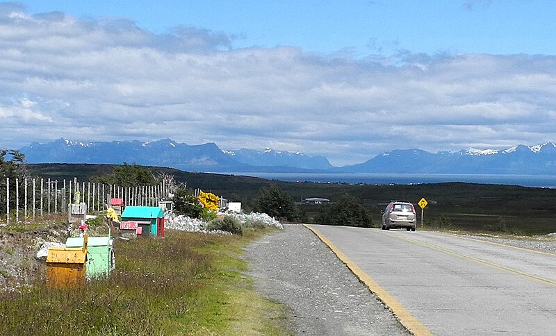 File:Puerto Natales, animitas 1.jpg