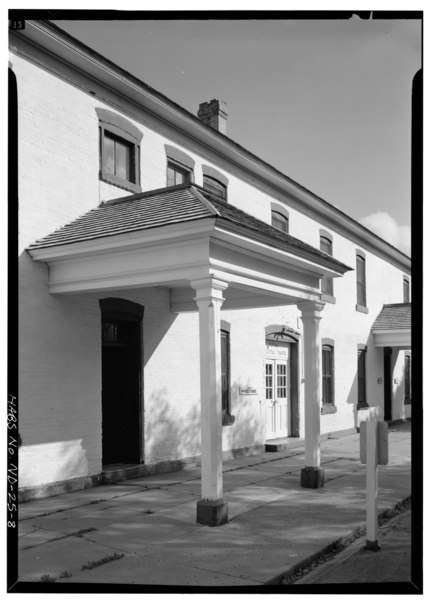 File:ROOFED ENTRANCES, FROM NORTH - Fort Totten, Company Barracks, Building No. 14, 12 miles southwest of Devils Lake City off Route 57, Devils Lake, Ramsey County, ND HABS ND,3-FOTO,1L-8.tif