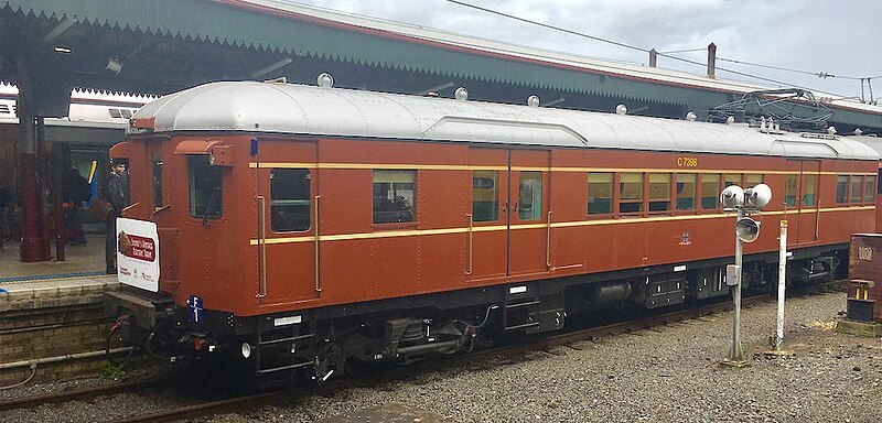 File:Red Rattler set F1 at Sydney Central.jpg