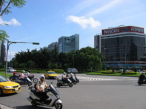 Renai Circle (intersection with Dunhua S. Rd.) 2005.05.30