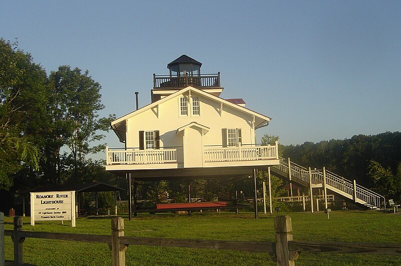 File:Replica of Roanoke River Light NCarolina-037.jpg