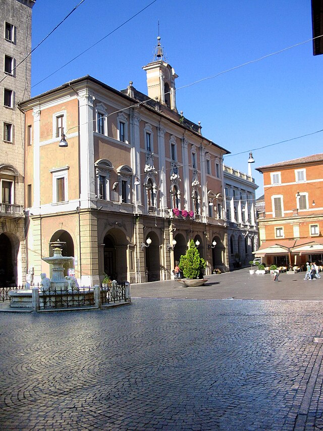 Mairie de Rieti.\n (définition réelle 1 704 × 2 272)