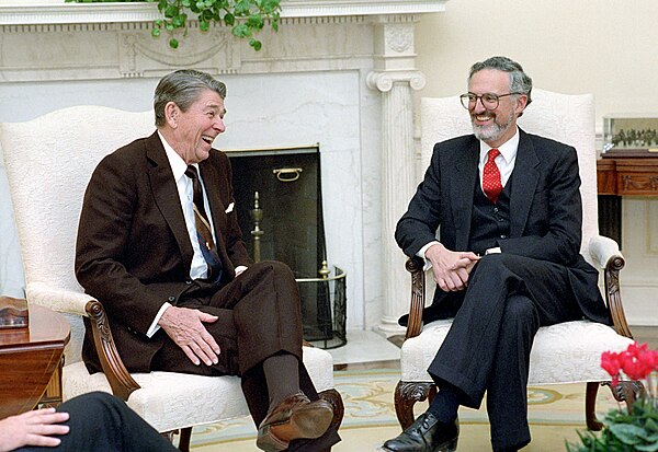 Ginsburg with President Ronald Reagan in 1987