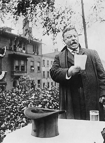Roosevelt campaigning for president, 1912