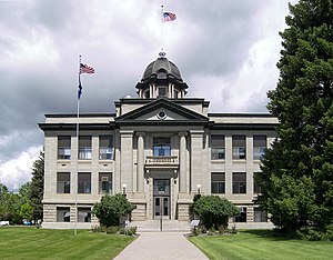 County courthouse in Forsyth